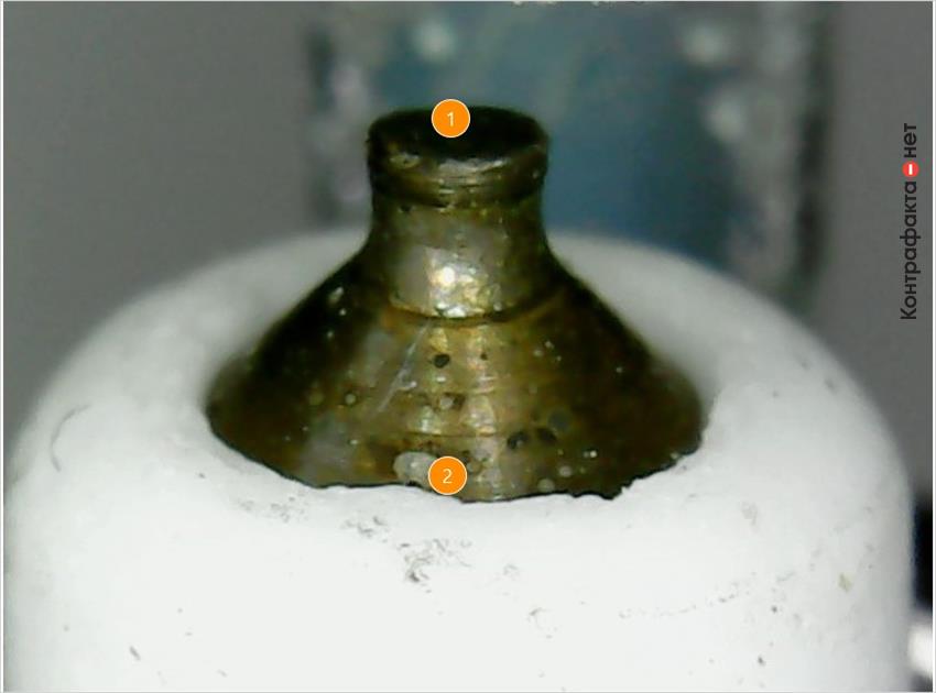 1. Отсутствует иридиевый наконечник. | 2. Дефекты теплового конуса изолятора.