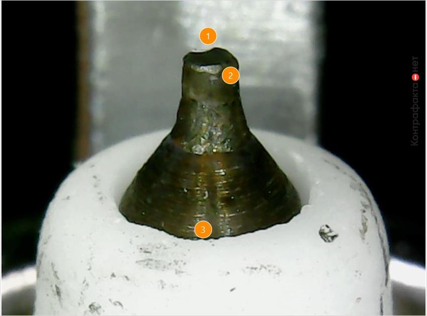 1. Центральный электрод искаженной формы. | 2. Платиновый наконечник заменен железо-никелевым. | 3. Присутствуют дефекты теплового конуса изолятора.