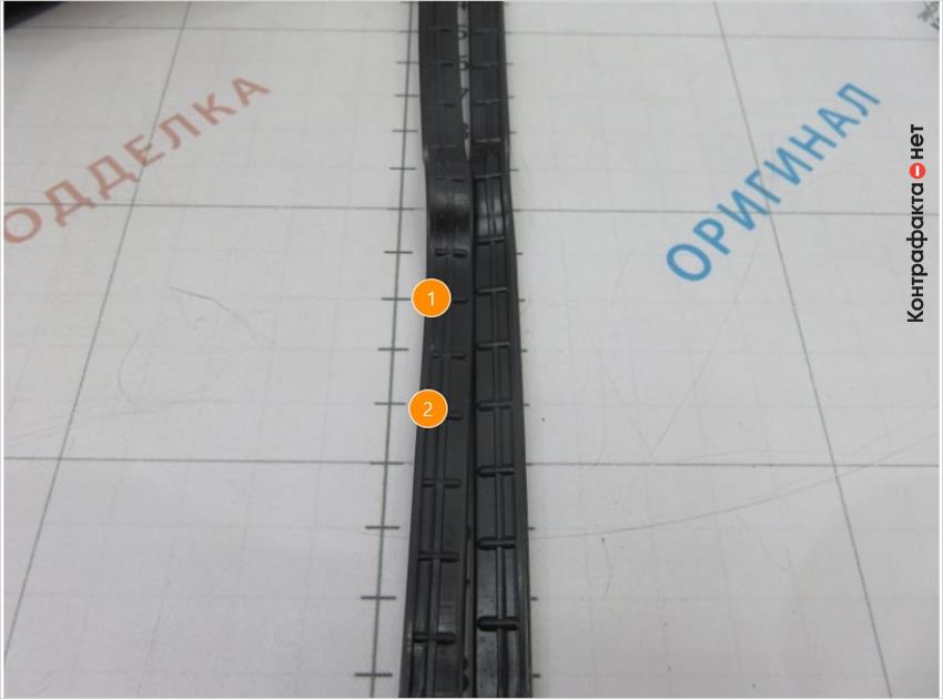 1. Присутствуют отличия в плотности прокладки. | 2. Материал имеет визуальное отличие.