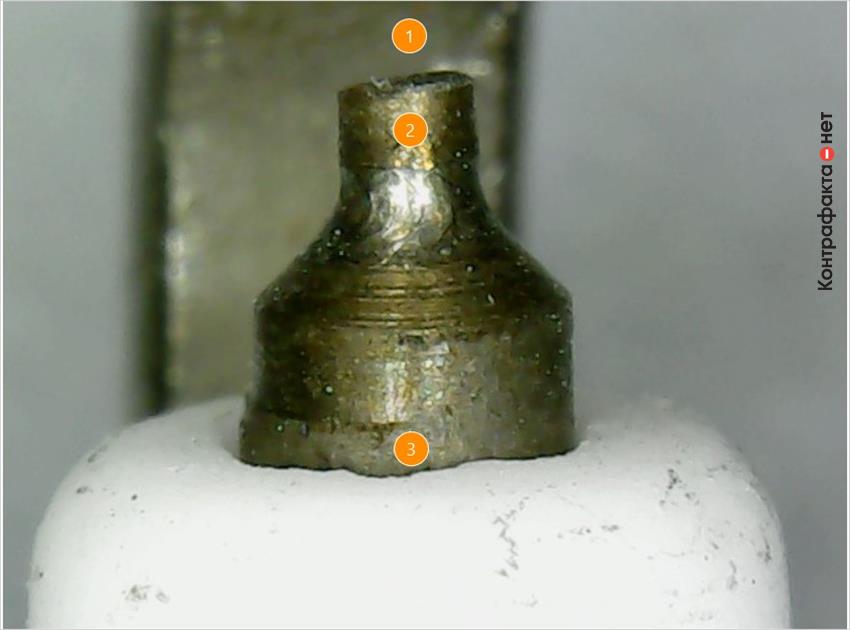 1. Центральный электрод с косой плоскостью. | 2. Обычный железо-никелевый наконечник. | 3. Множественные дефекты теплового конуса изолятора.