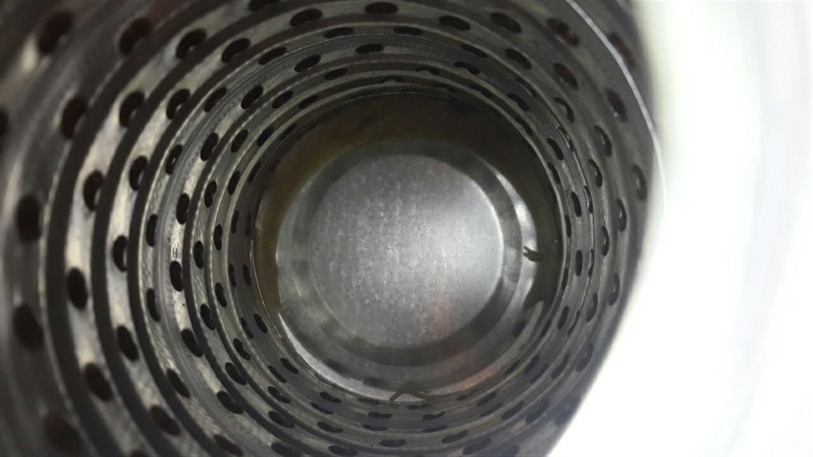 Во внутренней части фильтра присутствует обильно залитый герметик.