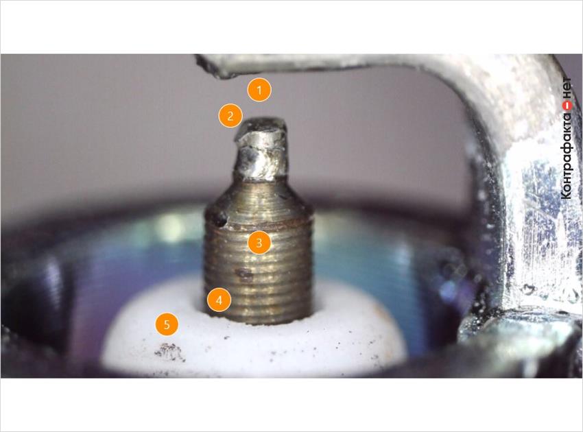 1. Отсутствует платиновый наконечник. | 2. Дефект в виде неровности. | 3. Визуальное отличие технологии изготовления. | 4. Колотые края керамического изолятора. | 5. Следы производственного загрязнения.