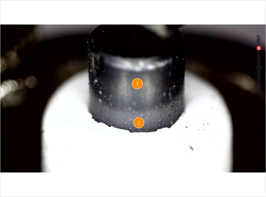 1. Металл серого цвета. | 2. Колотые края керамического изолятора.