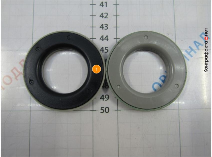 1. Нижняя обойма черного цвета.