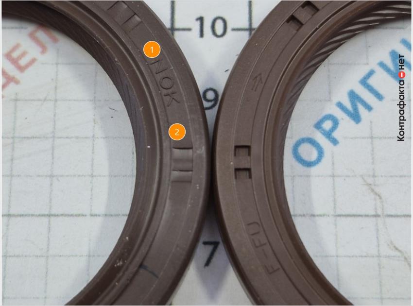 1. Более темный оттенок резиновой смеси. | 2. Прямоугольные элементы большего размера.