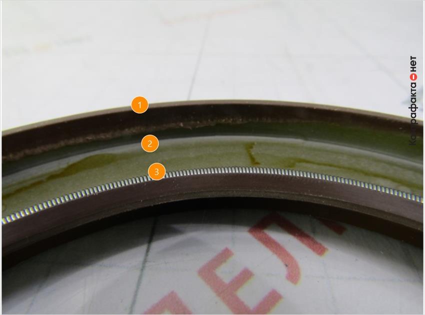 1. Наплывы резины на металлическом каркасе. | 2. Внутренний оттенок сальника не соответствует оригиналу из-за дополнительной обработки поверхности. | 3. Больший размер рабочей поверхности.