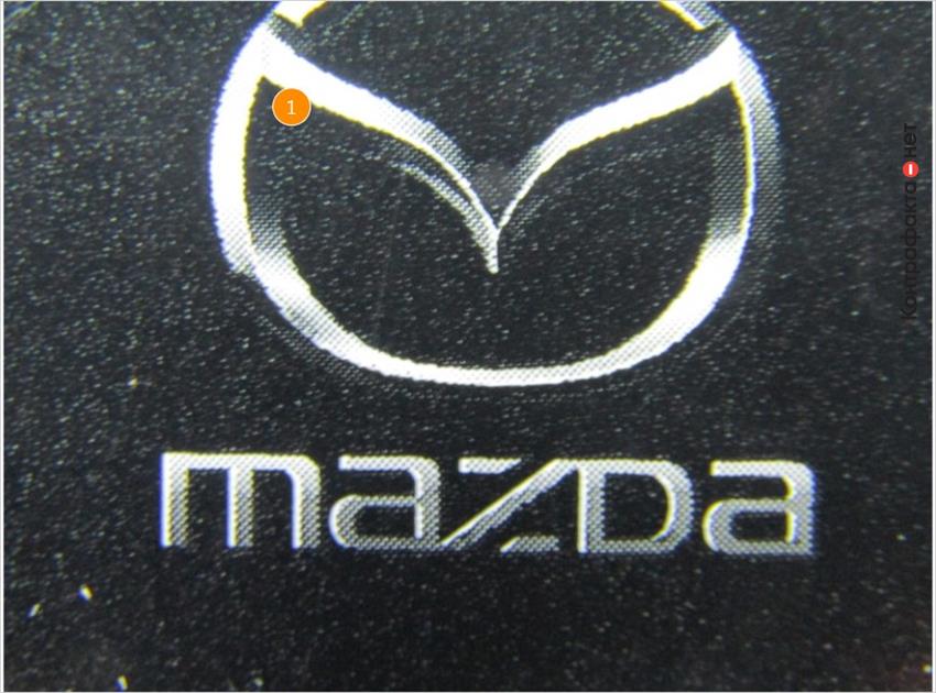 1. Из-за низкого качества печати логотип сливается с фоном, его контуры не видны.