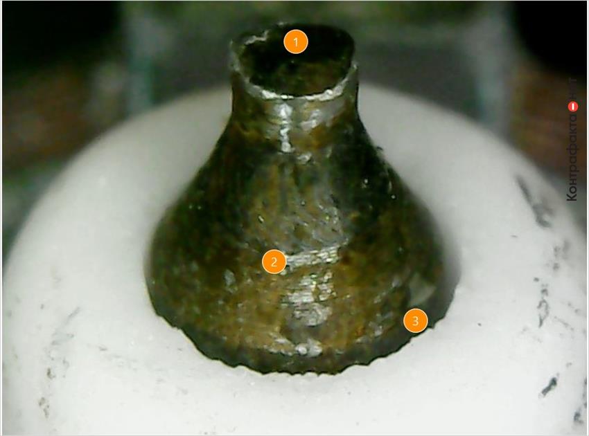 1. Платиновый наконечник заменен железо-никелевым. | 2. Очаги коррозии. | 3. Колотые края керамического изолятора.
