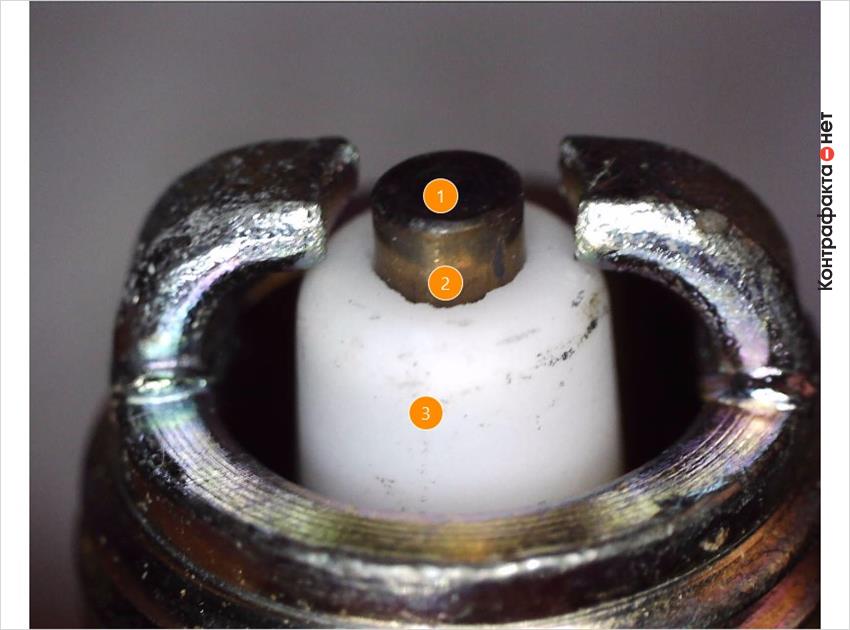 1. Платиновый наконечник заменен железоникелевым. | 2. Колотые края керамического изолятора. | 3. Следы производственного загрязнения.