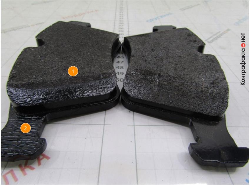 1. Углы накладки покрыты термоотверждаемой краской. | 2. Низкое качество отработки металлического каркаса.
