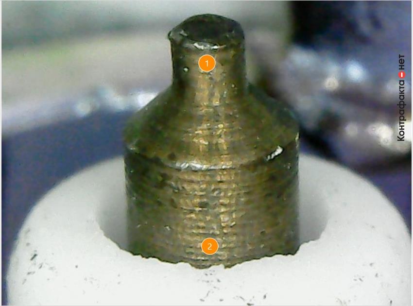 1. Отсутствует иридиевый наконечник. | 2. Колотые края керамического изолятора.